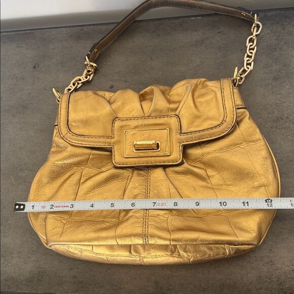 Antonio Melani Gorgeous Gold Metallic Leather Shoulder Hand Bag with Chain Strap - Picture 6 of 16